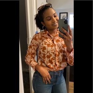 Formal or semi - formal autumn shirt .